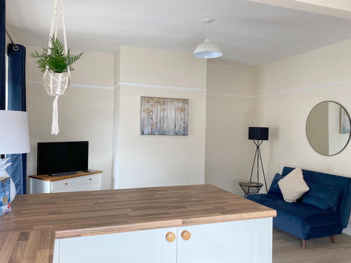 Redhill  1 Ashford Road Guesthouse מראה חיצוני תמונה
