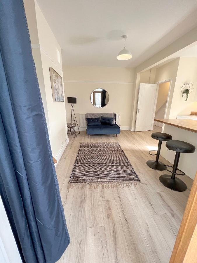 Redhill  1 Ashford Road Guesthouse מראה חיצוני תמונה