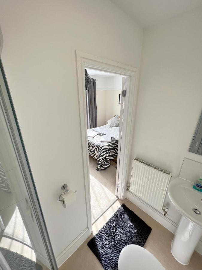 Redhill  1 Ashford Road Guesthouse מראה חיצוני תמונה