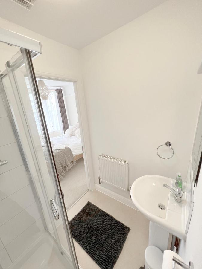 Redhill  1 Ashford Road Guesthouse מראה חיצוני תמונה