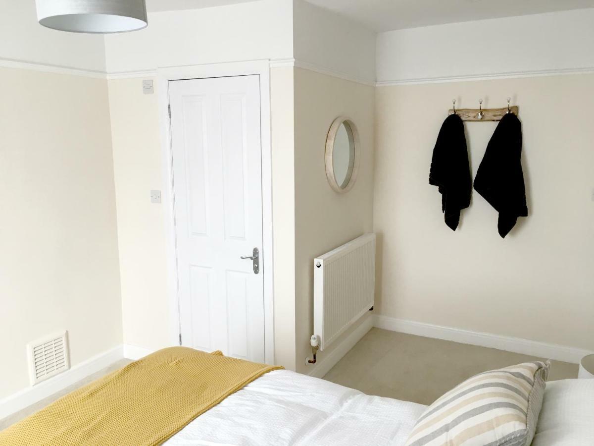 Redhill  1 Ashford Road Guesthouse מראה חיצוני תמונה