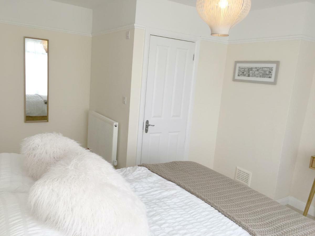 Redhill  1 Ashford Road Guesthouse מראה חיצוני תמונה