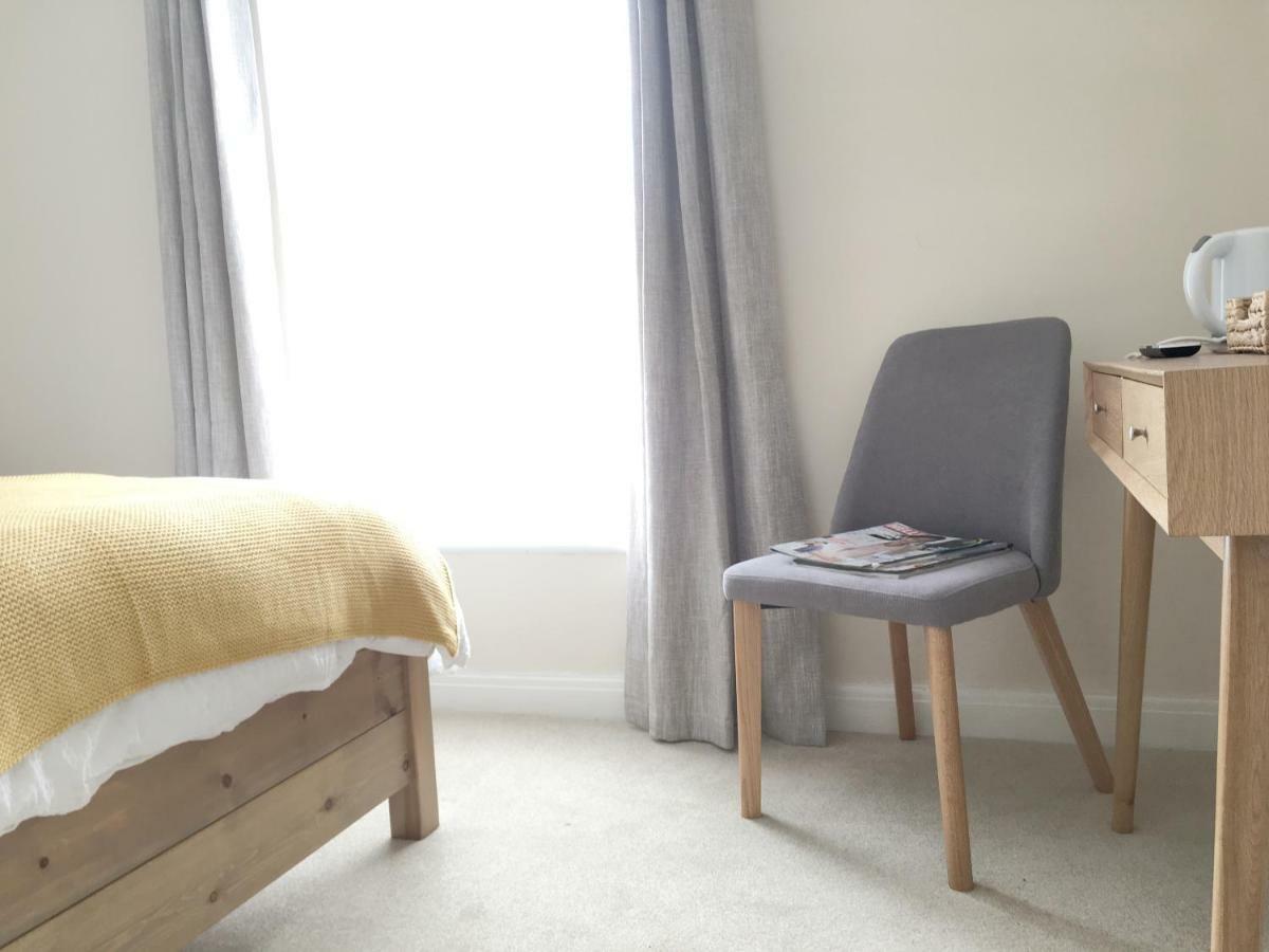 Redhill  1 Ashford Road Guesthouse מראה חיצוני תמונה