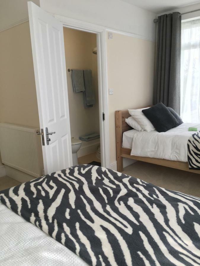 Redhill  1 Ashford Road Guesthouse מראה חיצוני תמונה
