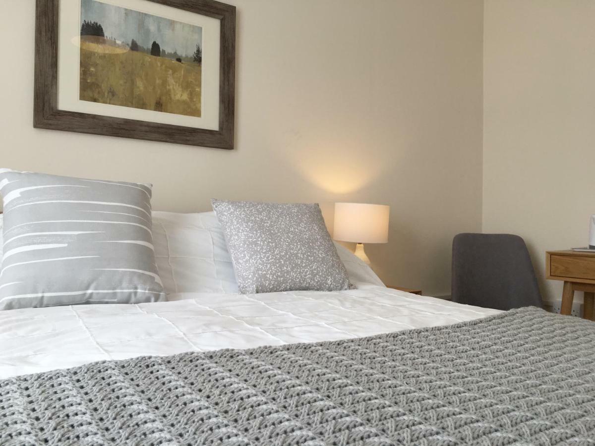 Redhill  1 Ashford Road Guesthouse מראה חיצוני תמונה