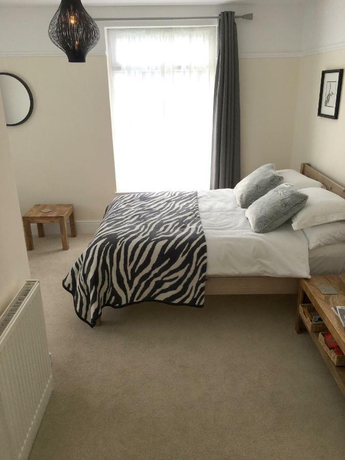 Redhill  1 Ashford Road Guesthouse מראה חיצוני תמונה
