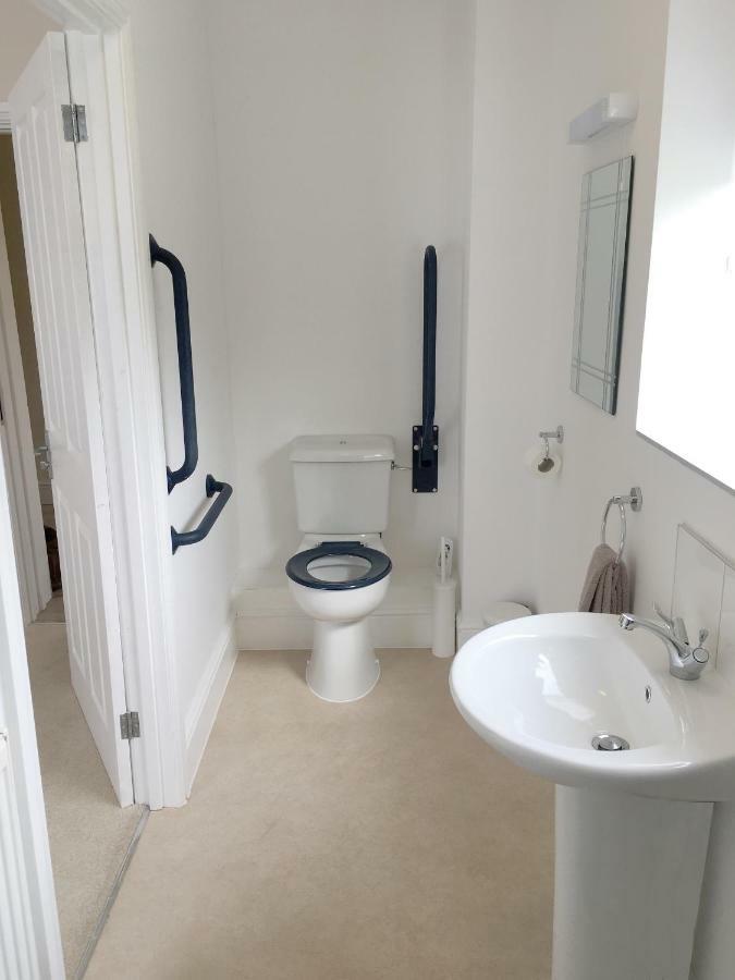 Redhill  1 Ashford Road Guesthouse מראה חיצוני תמונה