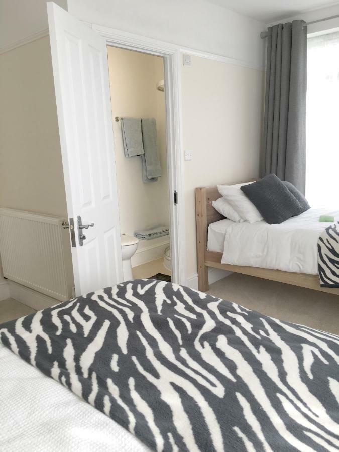 Redhill  1 Ashford Road Guesthouse מראה חיצוני תמונה