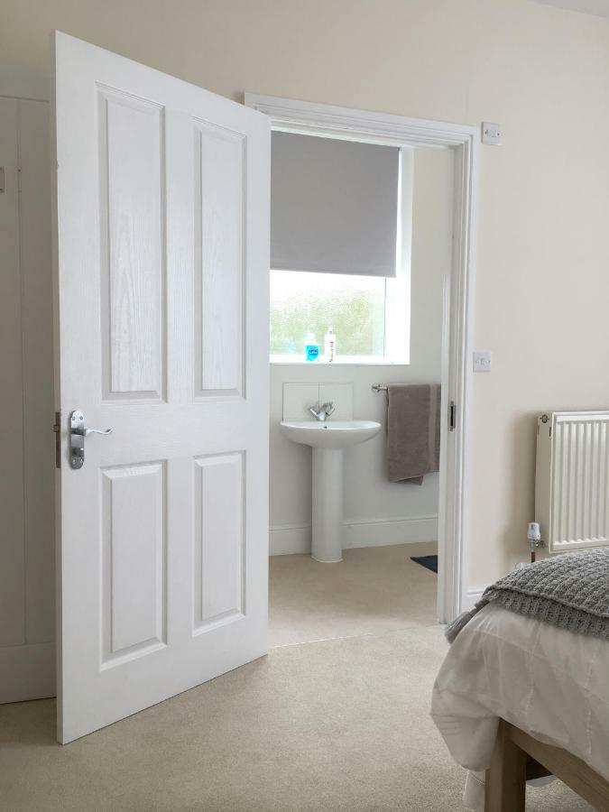 Redhill  1 Ashford Road Guesthouse מראה חיצוני תמונה
