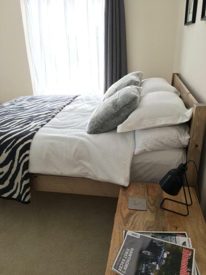 Redhill  1 Ashford Road Guesthouse מראה חיצוני תמונה