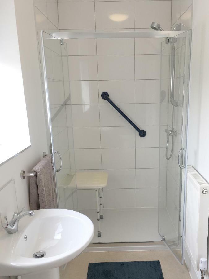 Redhill  1 Ashford Road Guesthouse מראה חיצוני תמונה