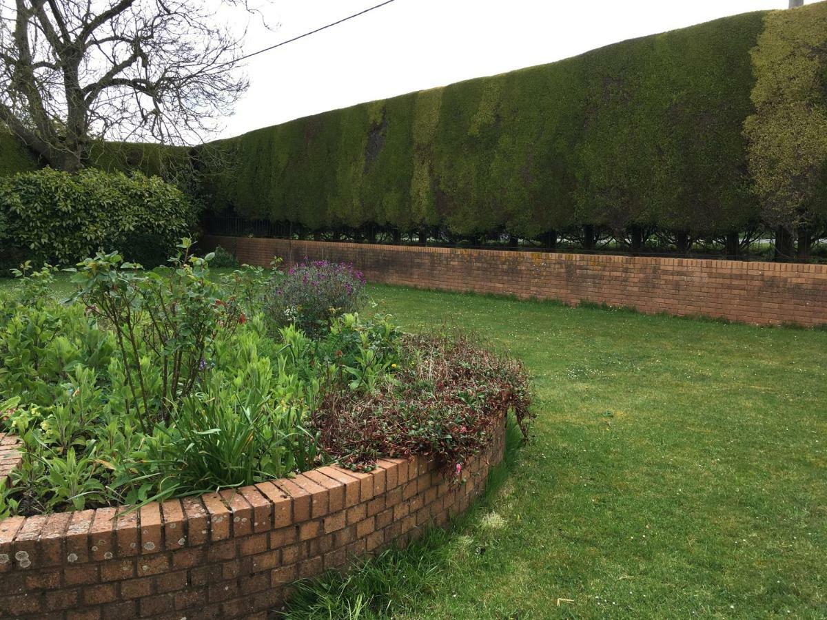 Redhill  1 Ashford Road Guesthouse מראה חיצוני תמונה