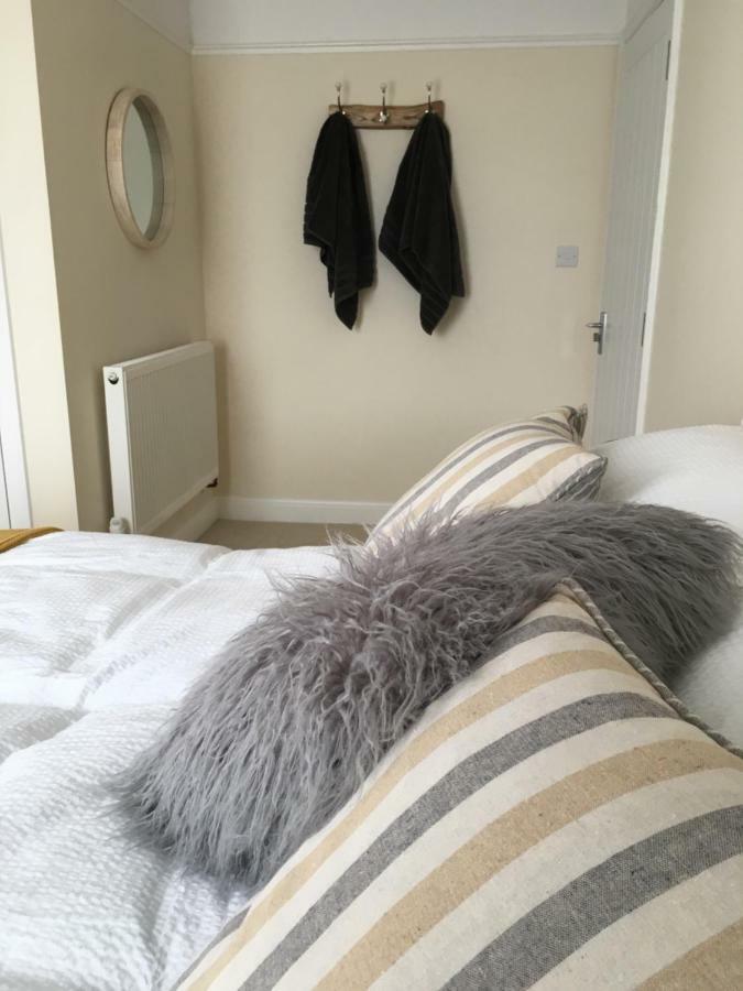 Redhill  1 Ashford Road Guesthouse מראה חיצוני תמונה